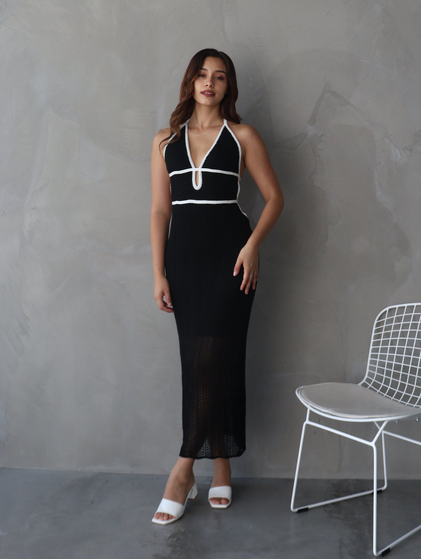 Vestido Almendra Negro con Blanco